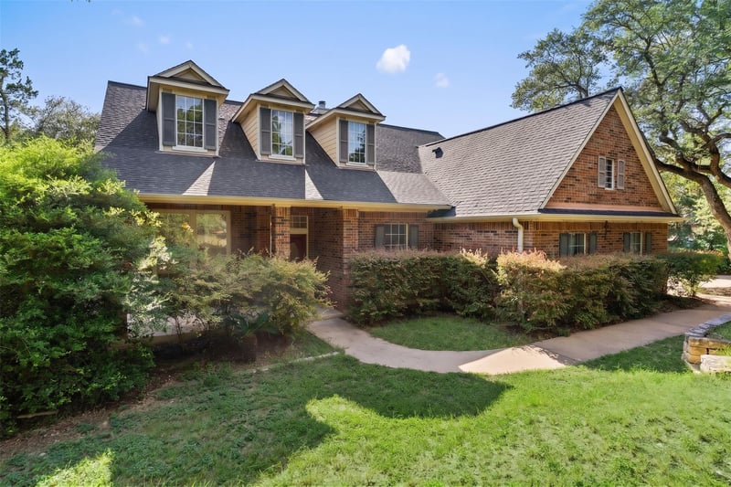 Virtual tour of 17042 Trail of the Woods