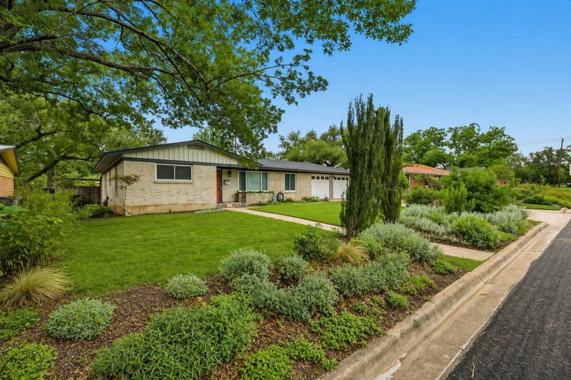 Virtual tour of 1705 Cloverleaf DR