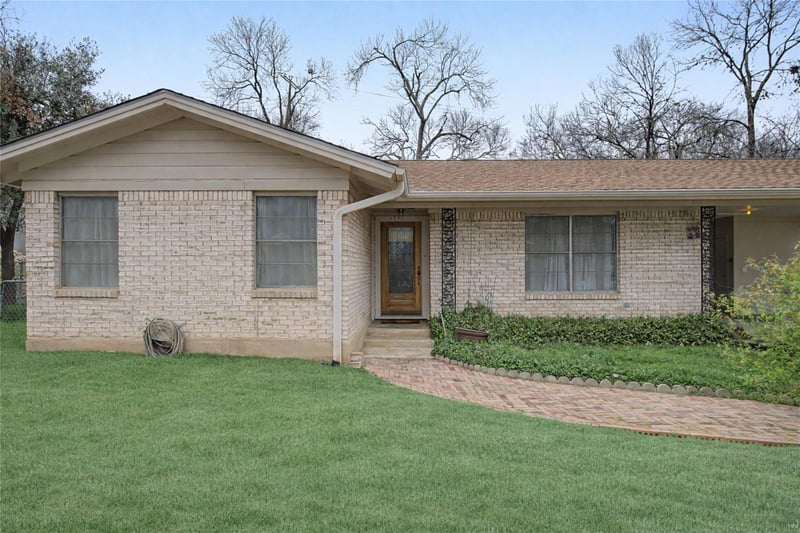 Virtual tour of 1705 Elmhurst DR
