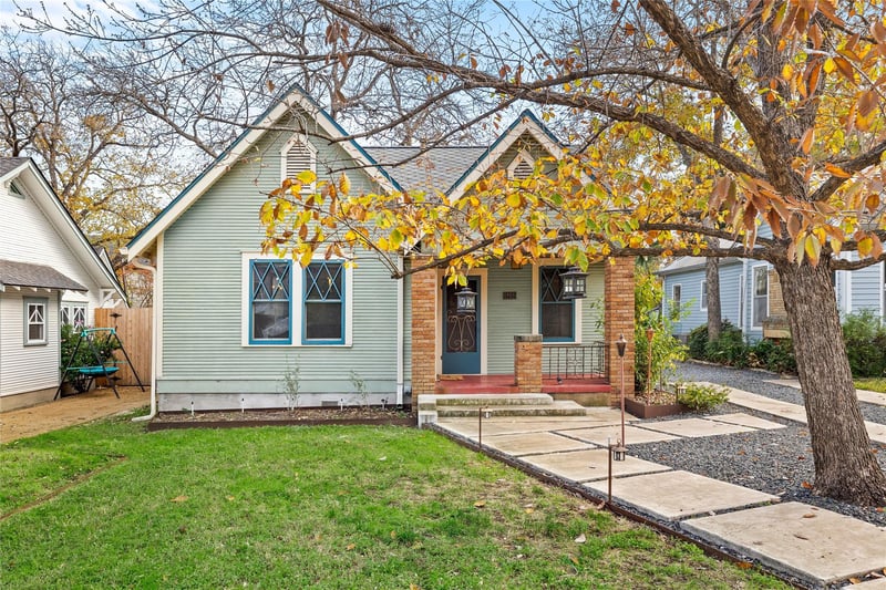 Virtual tour of 1705 KENWOOD Ave
