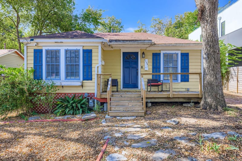 Virtual tour of 1705 Kerr Ave