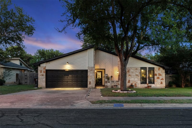 Virtual tour of 1705 Wild Horse LN