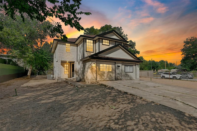 Virtual tour of 1708 E 17th ST Unit #B