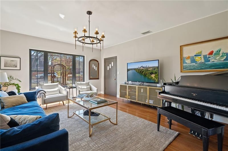 Virtual tour of 1708 Travis Heights BLVD