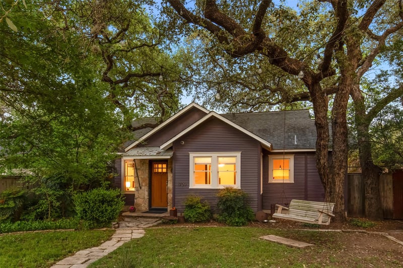 Virtual tour of 1709 Bouldin Ave