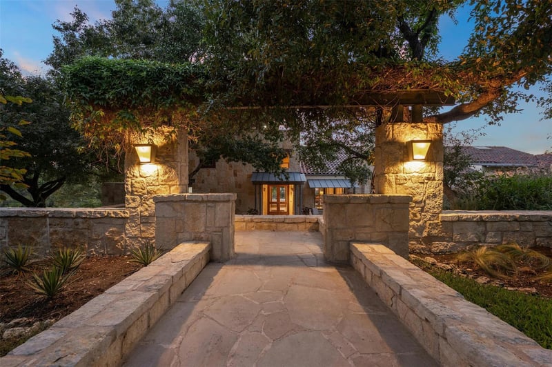 Virtual tour of 1710 Barton Creek BLVD
