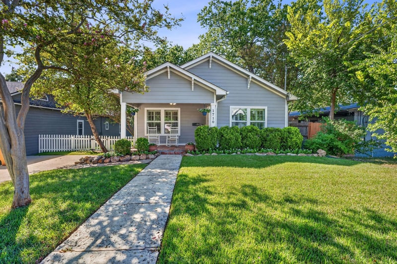 Virtual tour of 1710 Wethersfield RD