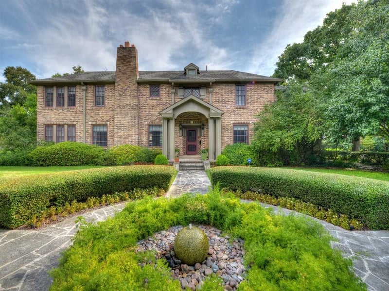 Virtual tour of 1712 Windsor RD