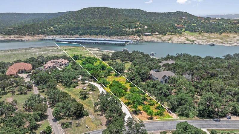 Virtual tour of 17124 Northlake Hills Dr