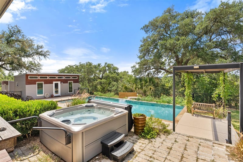 Virtual tour of 17124 Westview Trl