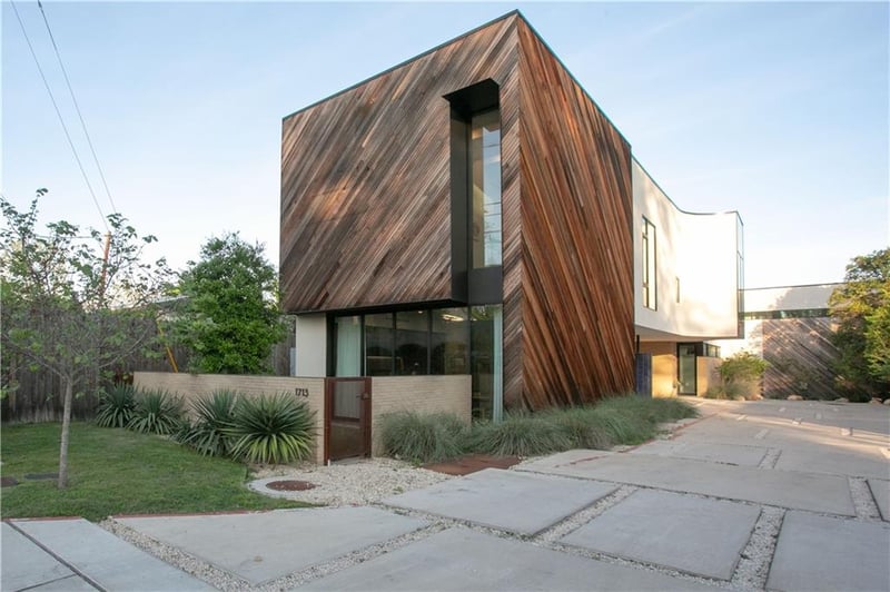 Virtual tour of 1713 Bluebonnet LN Unit #A