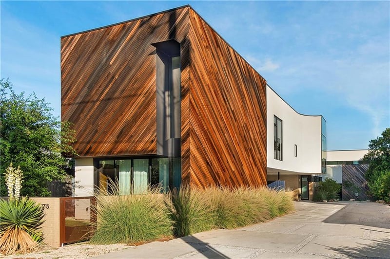 Virtual tour of 1713 Bluebonnet LN Unit #B