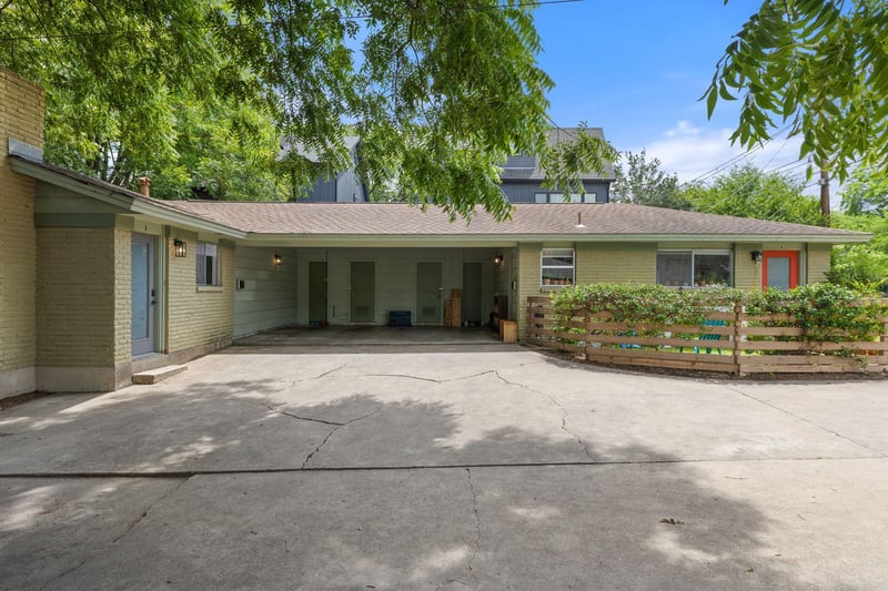 Virtual tour of 1717 Bluebonnet LN