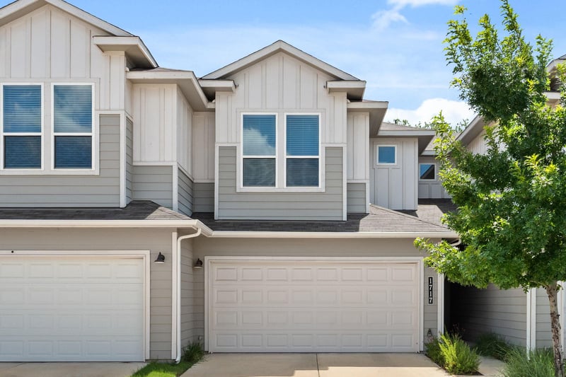 Virtual tour of 1717 Roseburg Dr