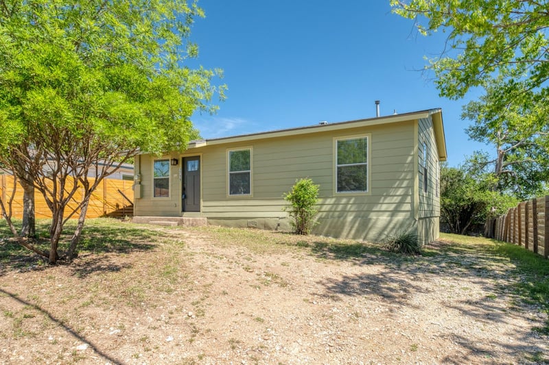 Virtual tour of 1719 Adina St