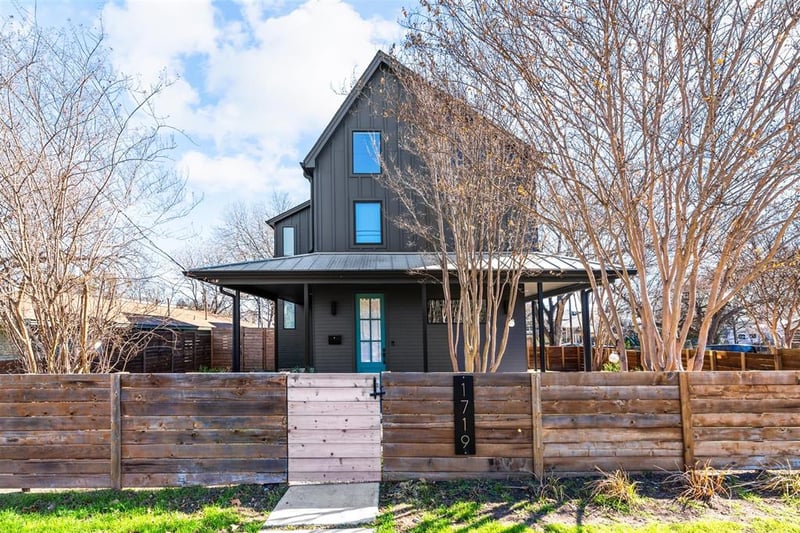 Virtual tour of 1719 Bluebonnet LN Unit #1