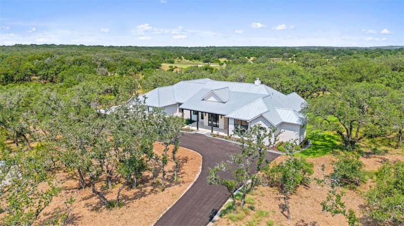 Virtual tour of 172 Crooked Creek CT