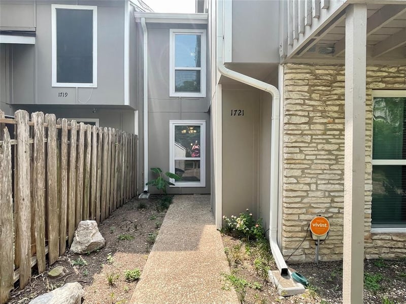 Virtual tour of 1721 Timber Ridge Dr