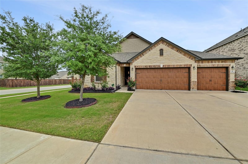 Virtual tour of 1724 Stinnett DR