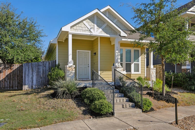 Virtual tour of 174 Friendship Oak Dr