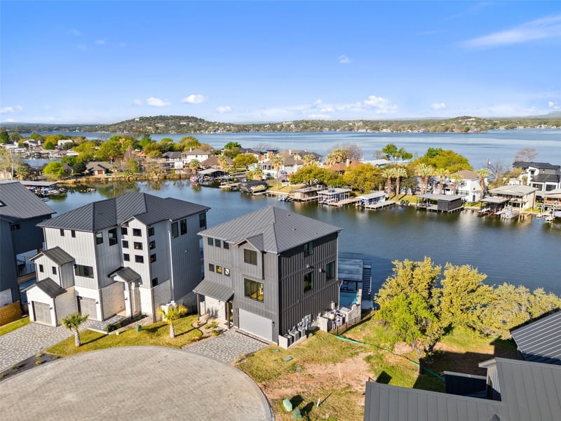 Virtual tour of 175 Pointview Dr