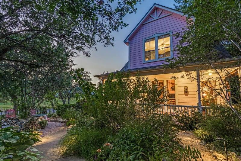 Virtual tour of 1754 N Bishop ST