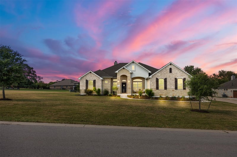 Virtual tour of 176 Pecos ST