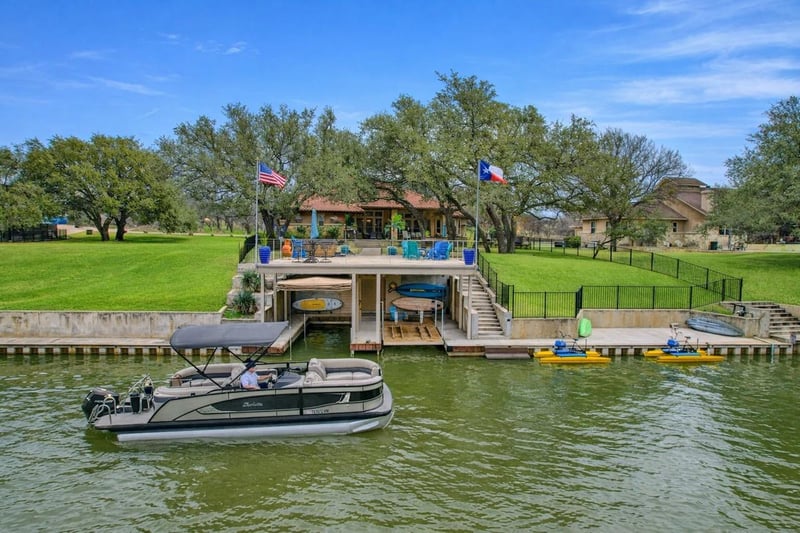 Virtual tour of 178 Sleepy Oaks DR