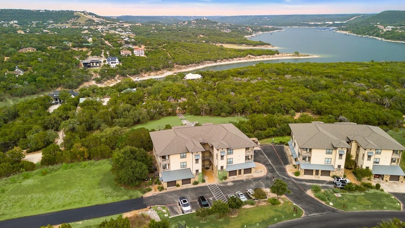Virtual tour of 17800 Edgewood Way Unit #202