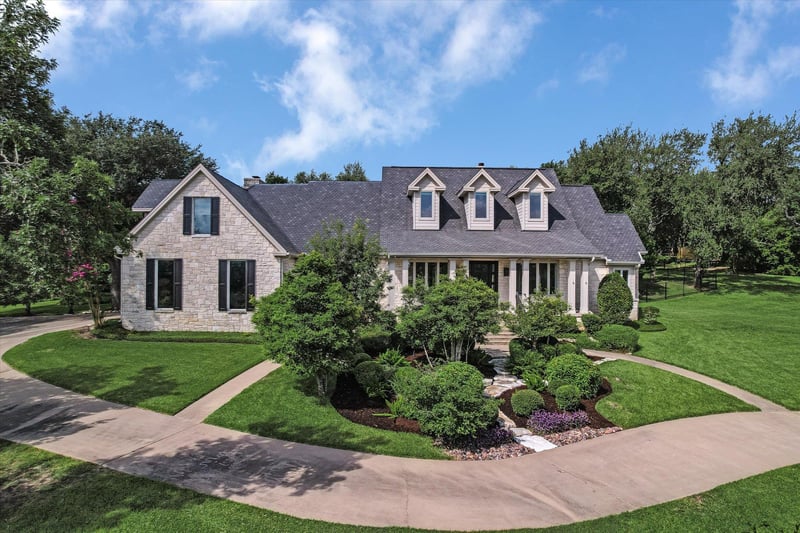 Virtual tour of 18 Ehrlich RD