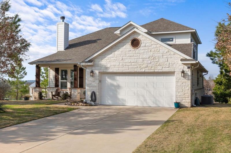 Virtual tour of 180 River Forest DR