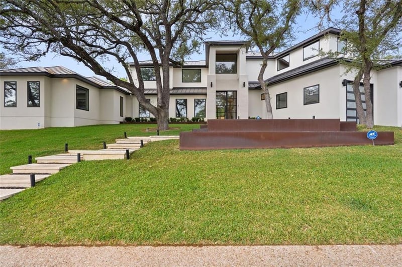 Virtual tour of 1800 Bay Hill Dr
