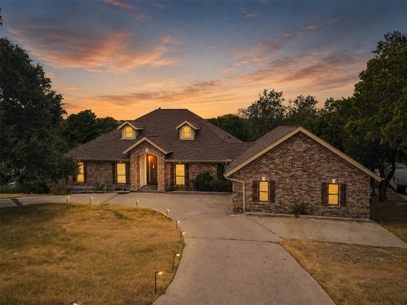 Virtual tour of 1800 Brushy Bend DR