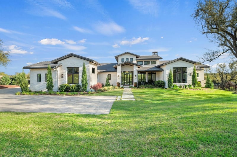 Virtual tour of 18008 Glenville CV