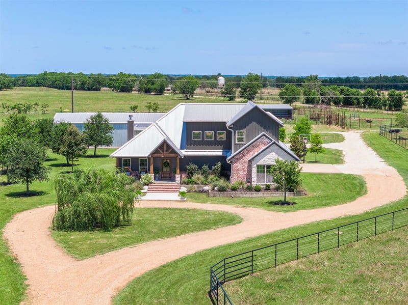 Virtual tour of 1801 County Road 216