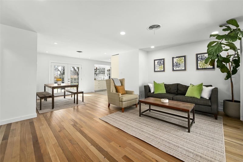 Virtual tour of 1801 Duke Ave