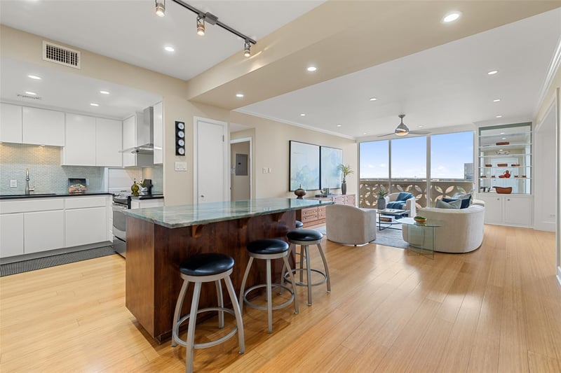 Virtual tour of 1801 Lavaca ST Unit #13EF