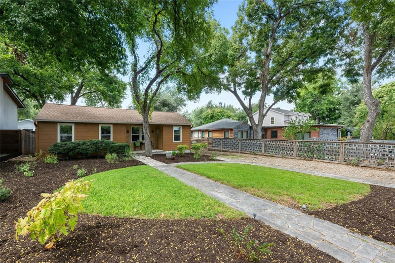 Virtual tour of 1801 W 29th ST
