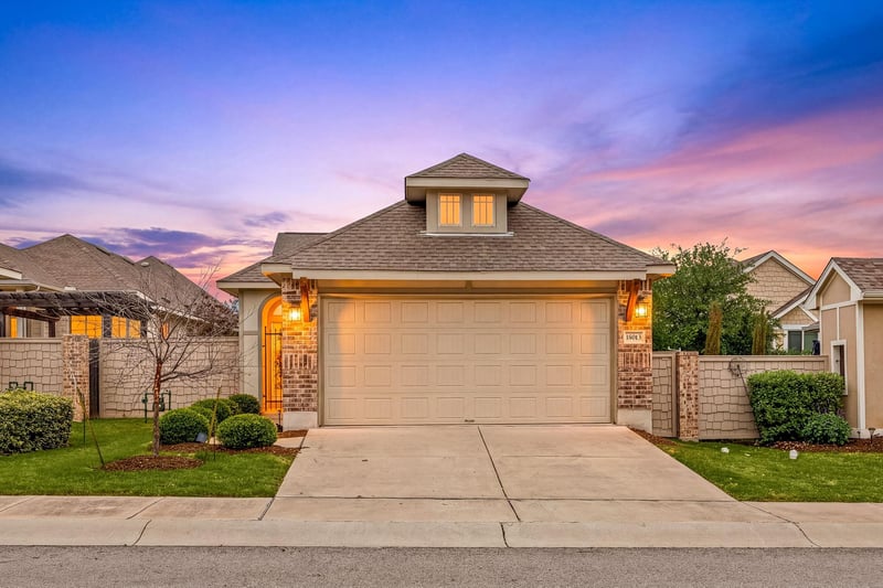 Virtual tour of 18013 Lungo St