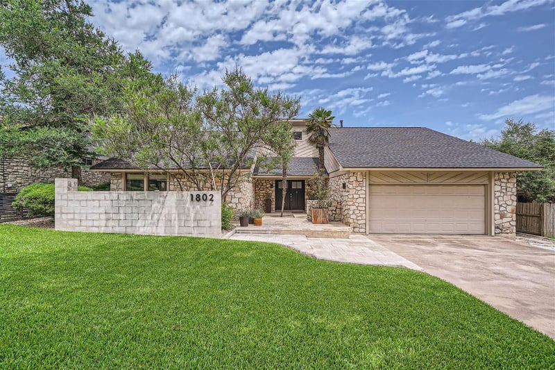 Virtual tour of 1802 Mistywood DR