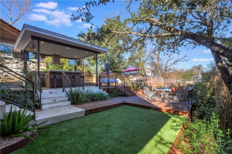 Virtual tour of 1802 W 10th ST