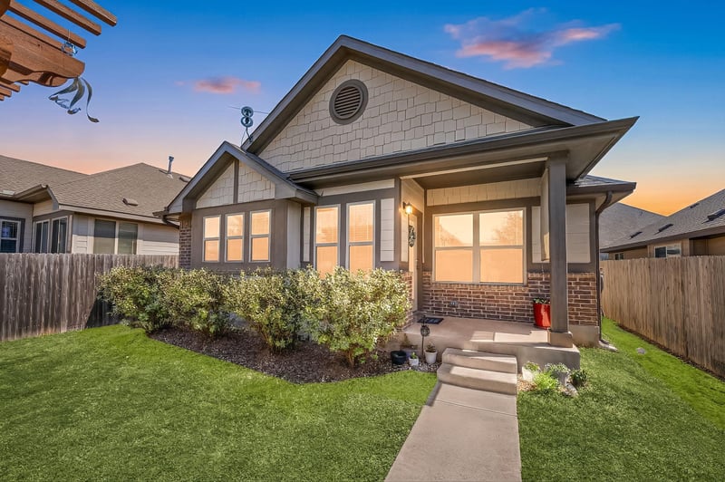 Virtual tour of 18025 Lungo St