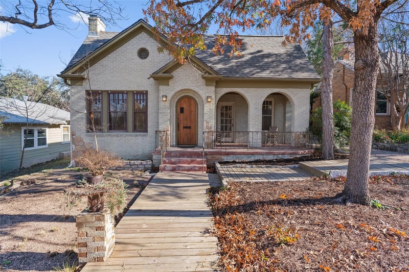 Virtual tour of 1803 Travis Heights BLVD