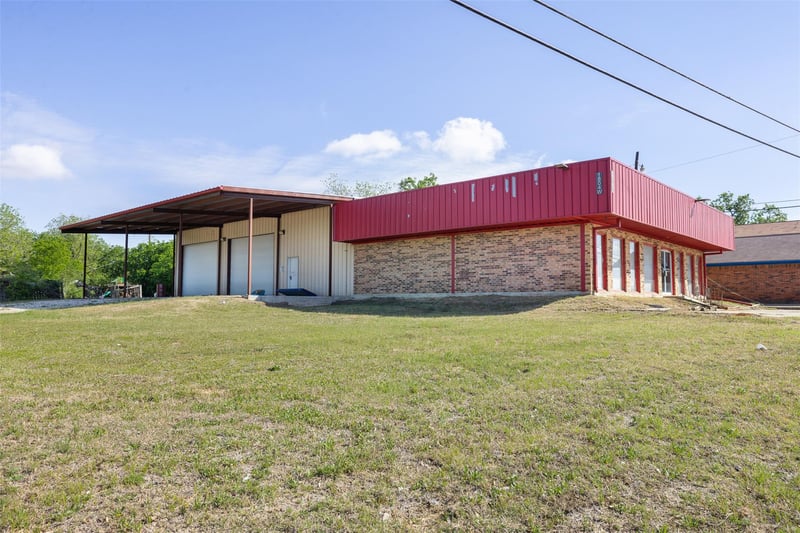 Virtual tour of 1804 W Cameron Ave