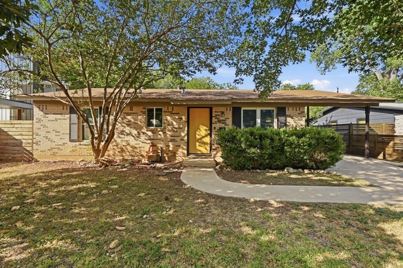 Virtual tour of 1805 Fair Oaks DR