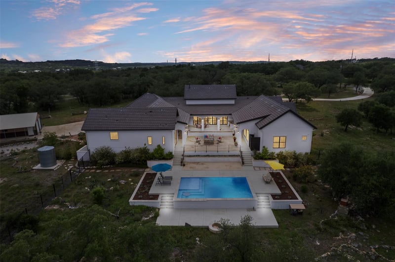 Virtual tour of 1805 Performer RD