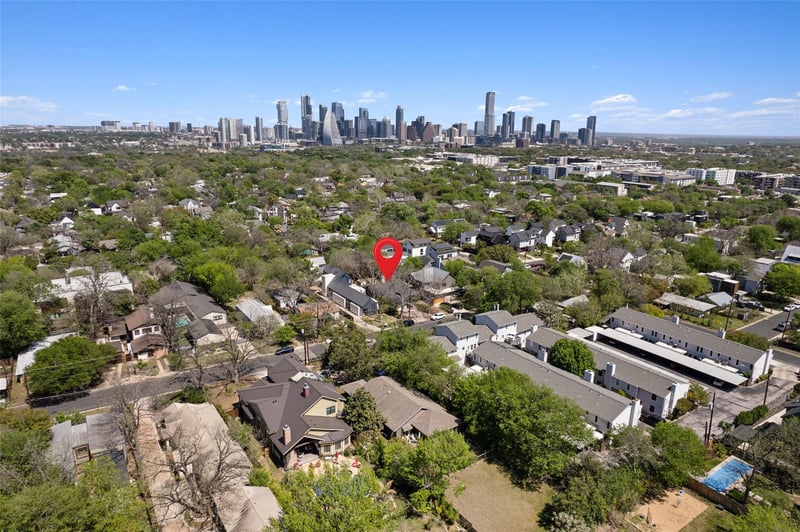 Virtual tour of 1806 Ford ST