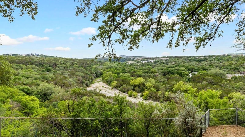 Virtual tour of 1806 Glencliff DR