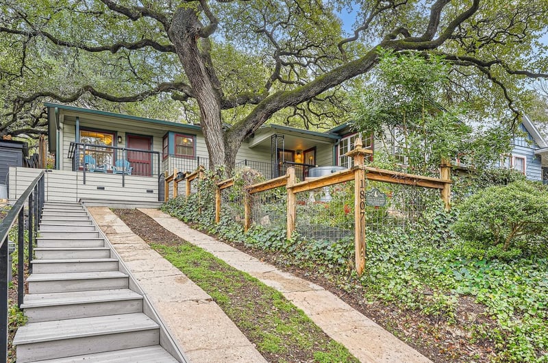Virtual tour of 1807 Alameda DR