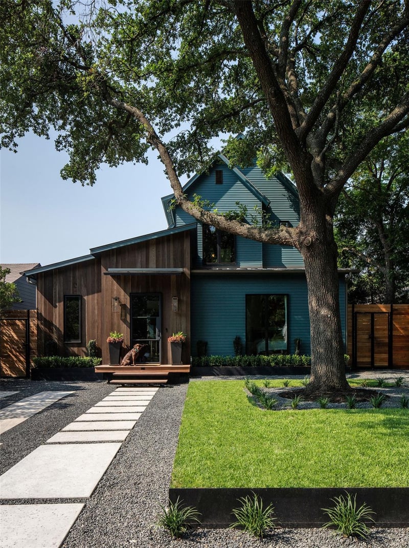 Virtual tour of 1807 W 37th ST